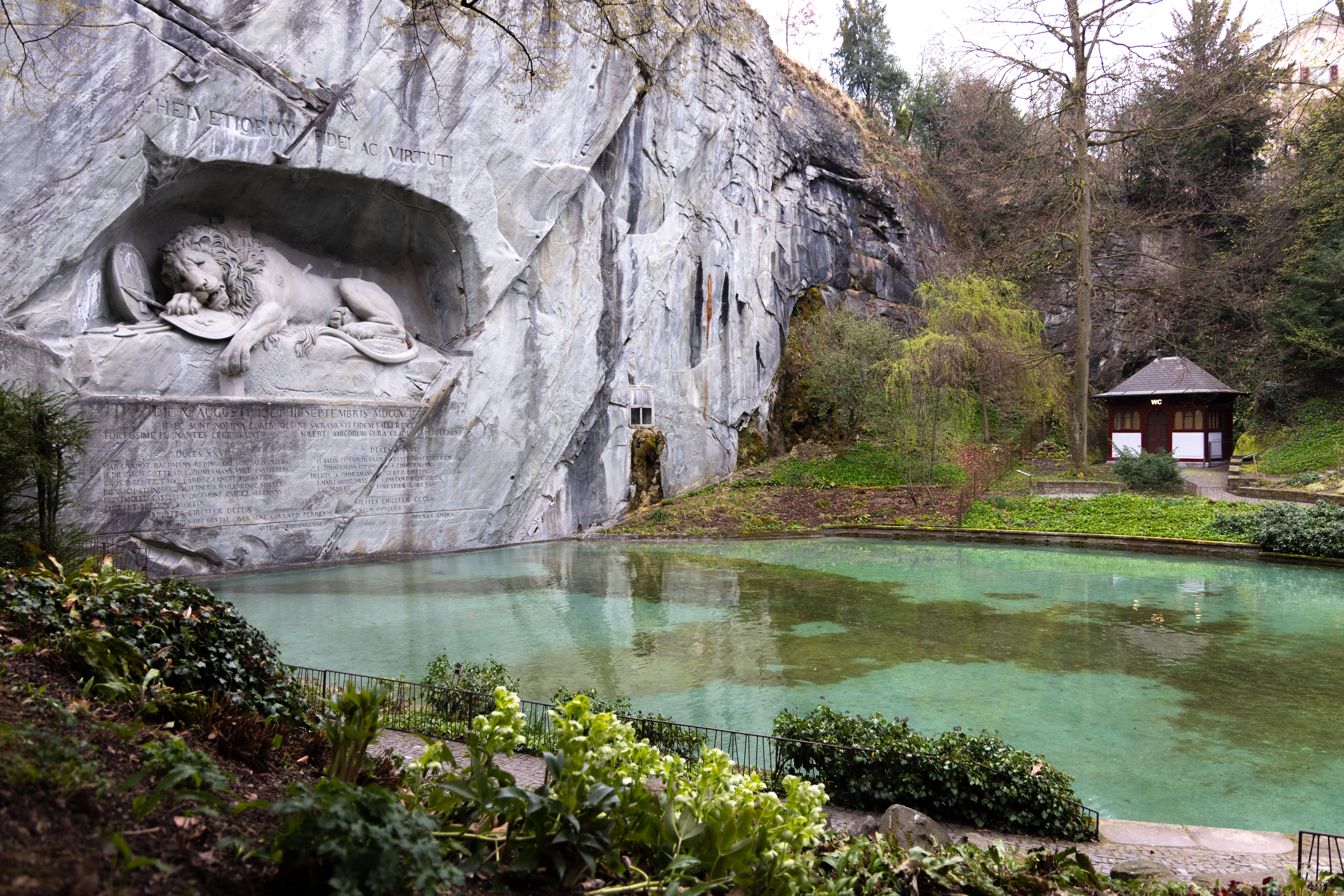 buan-architekten-kleinbaute-bei-loewendenkmal-luzern-kontext
