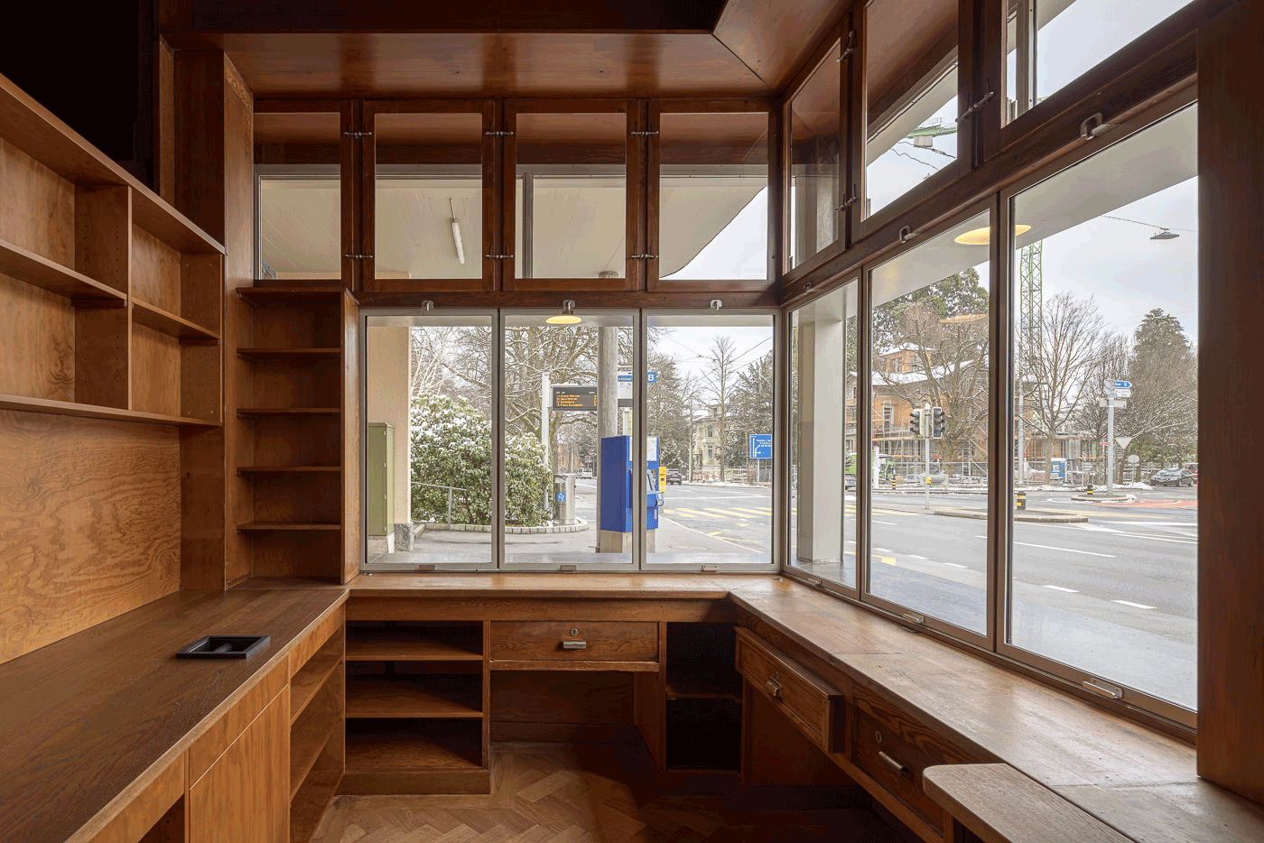 buan architekten - Umbau denkmalgeschützter Kiosk Eichhof Luzern - GIF Hebefenster